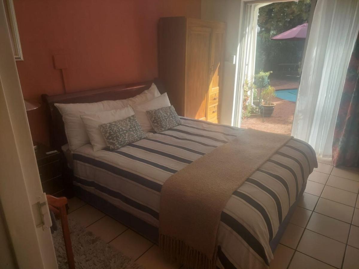 Sleep Eezy Cottages Benoni Luaran gambar